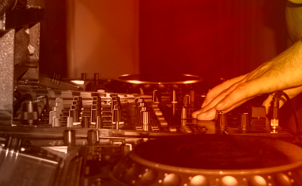 DJ